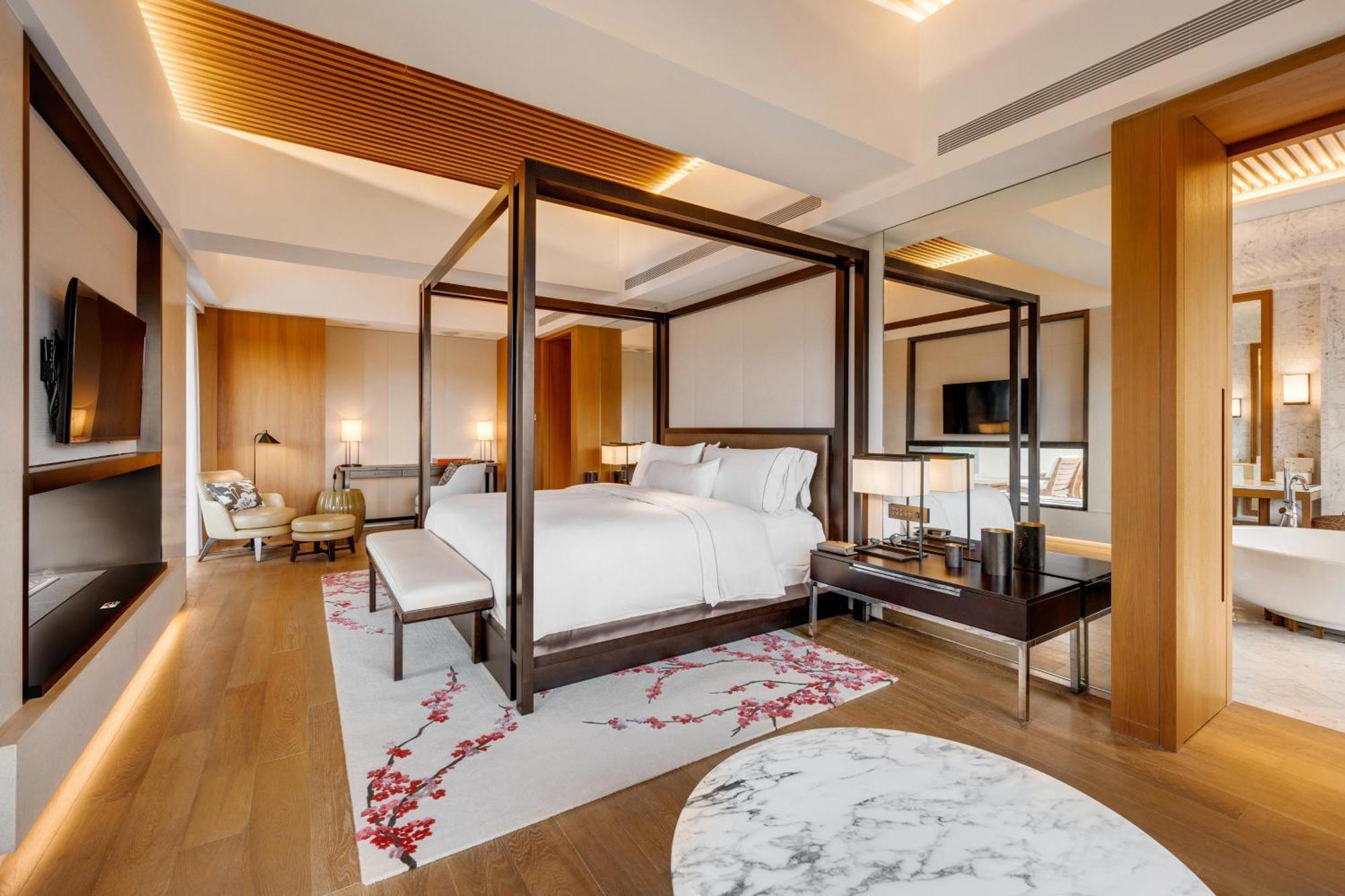 The Westin Tashee Resort, Taoyuan Daxi Exteriér fotografie A bedroom at The Hari
